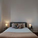 Stunning Apartment With Yard In Alfama