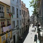 Stunning Apartment With Yard In Alfama