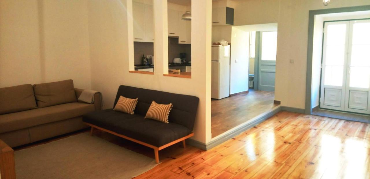 Stunning With Yard In Alfama *